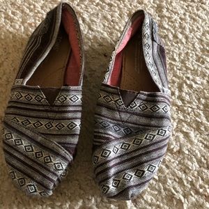 Toms size 7.5 wide